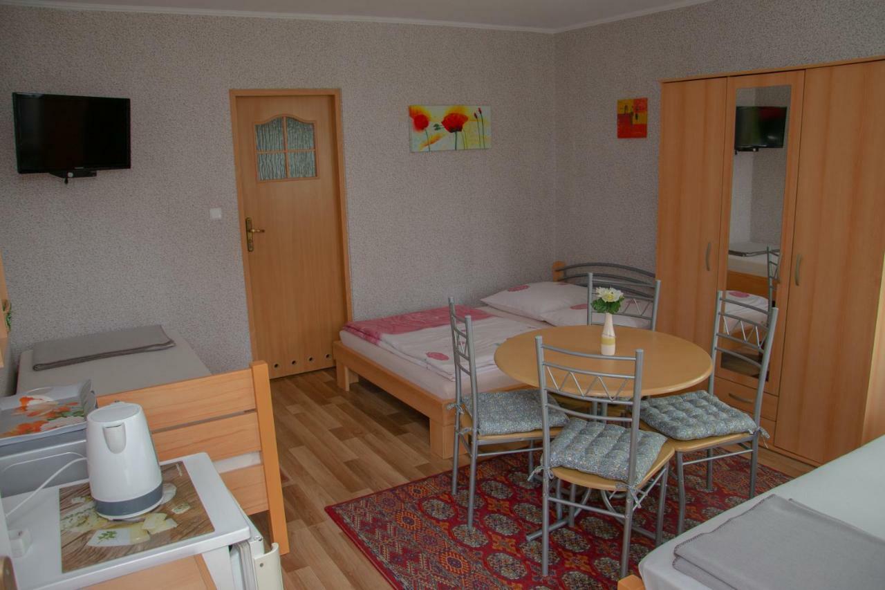 ChłopyZielona Okiennica Chillout公寓 外观 照片